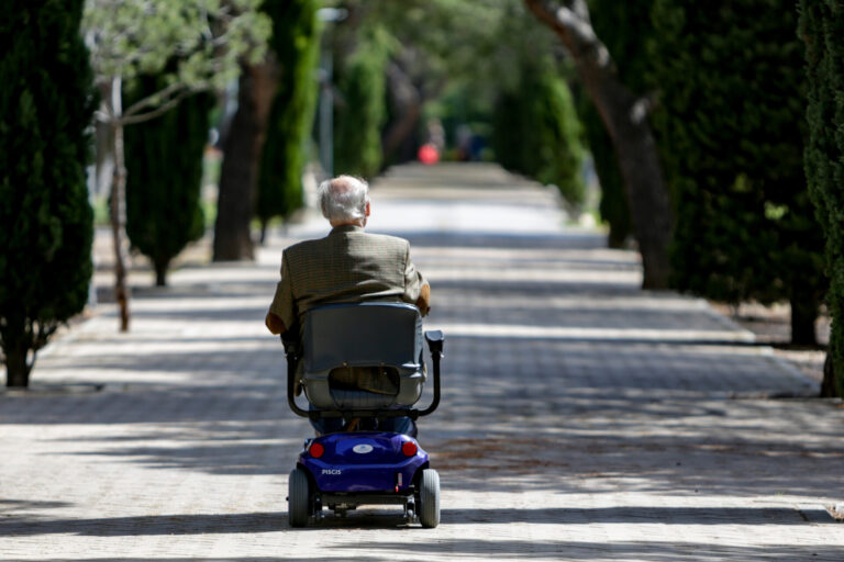 La UDC impulsa un estudio sobre la edad y la soledad no deseada