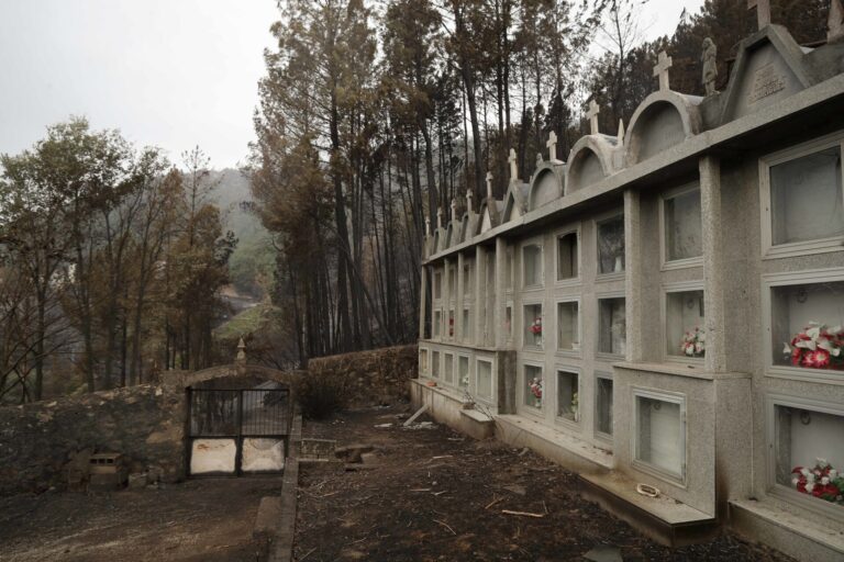 Rural.- Extinguido el incendio de Lobios (Ourense) y estabilizado el de Pontón (Lugo), que afecta a 2.000 hectáreas