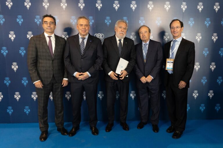 Gómez Caamaño destaca la oftalmología entre las áreas con mayor incremento de operaciones de mayores de 90 años