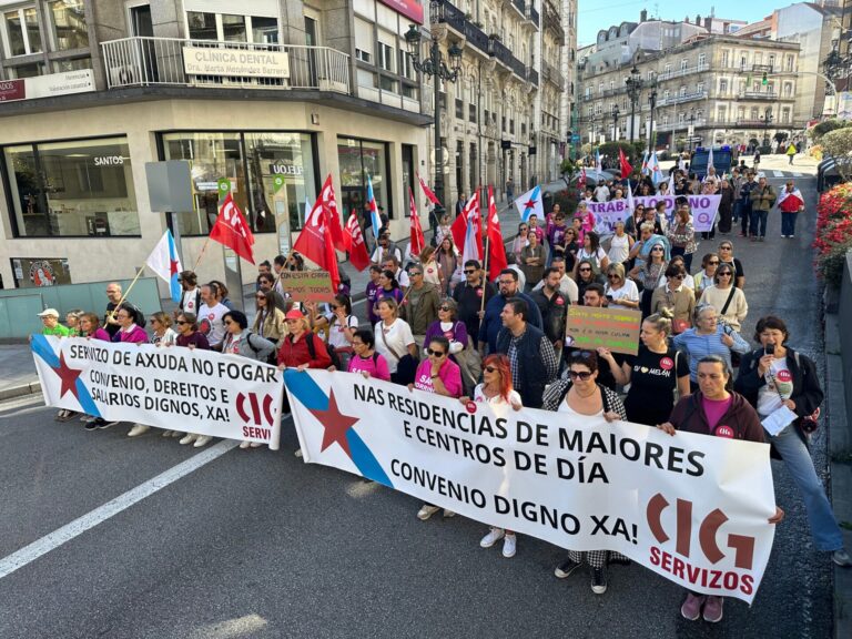 Trabajadoras de residencias, centros de día y SAF se manifiestan en Vigo en demanda de mejores condiciones laborales
