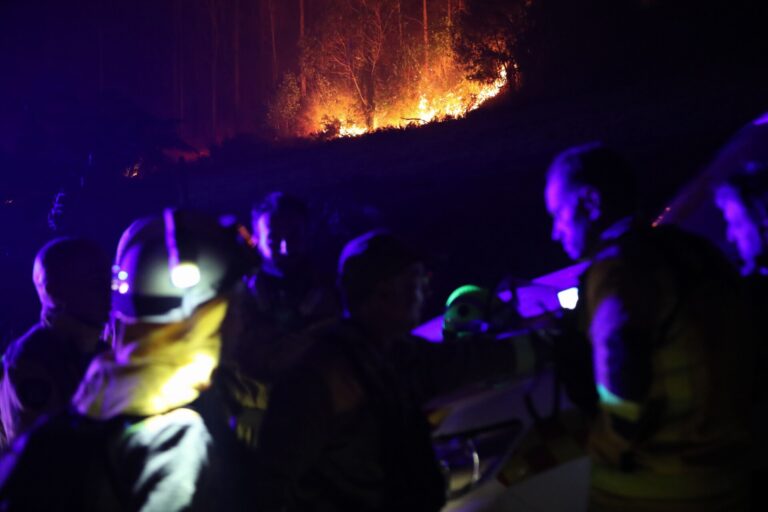 Rural.- Dos de los brigadistas heridos en el incendio de Barreiros (Lugo) reciben el alta y tres permanecen ingresados