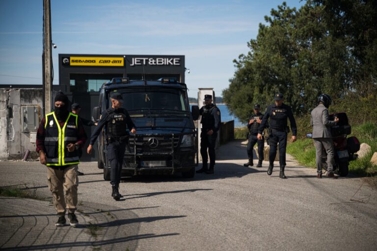 Prisión comunicada y sin fianza para nueve de los 11 detenidos por el alijo de cocaína en A Pobra (A Coruña)
