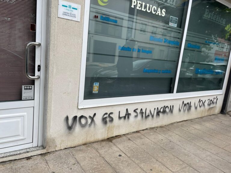 Vuelven a vandalizar con pintadas la sede del PSOE en Lugo, que alerta de la «escalada de violencia política»