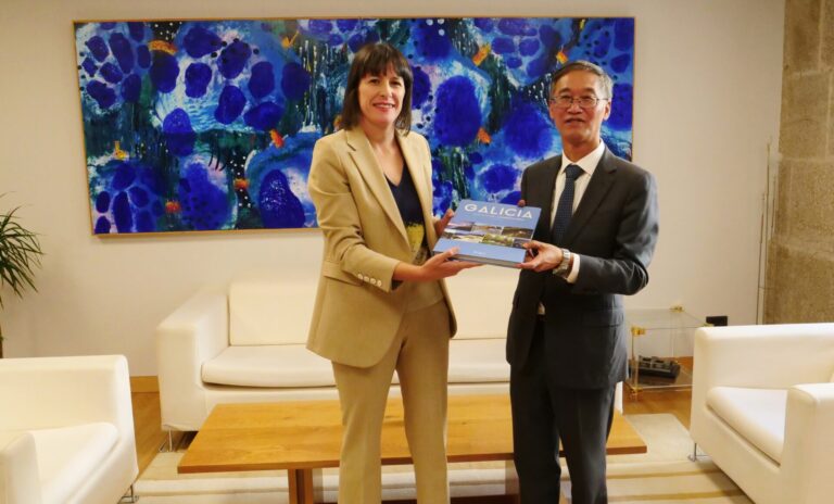 Pontón analiza con el embajador de China vías para «abrir nuevas oportunidades» a las empresas gallegas