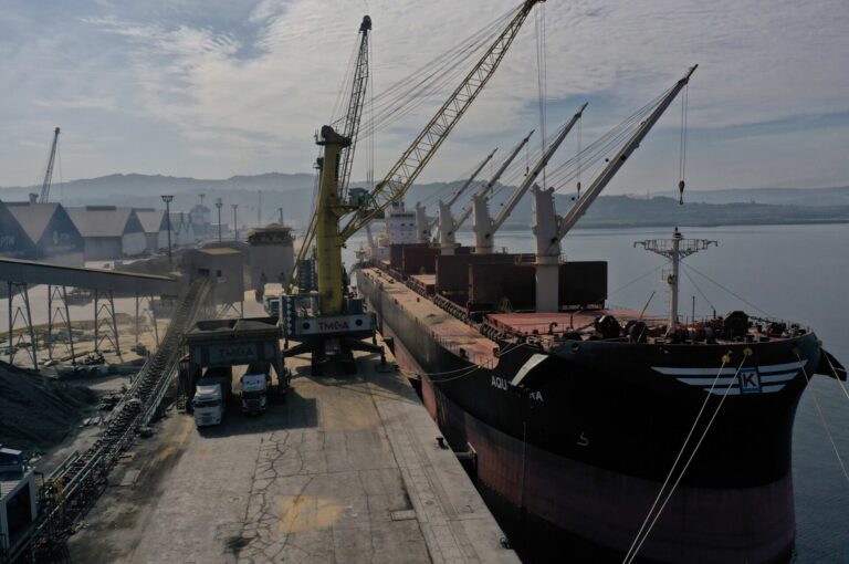 El Gobierno da luz verde al convenio para mejorar la red de saneamiento del puerto exterior de Punta Langosteira