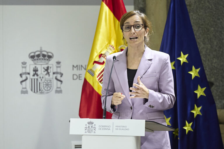 Sanidad rechaza retirar el borrador de Estatuto Marco y negociar uno exclusivo para médicos, como exigen CESM y SMA