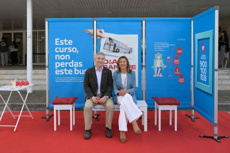 La directora de la Axencia de Doazón llama a donar en una campaña en la UDC: «Es un gesto sencillo que salva vidas»