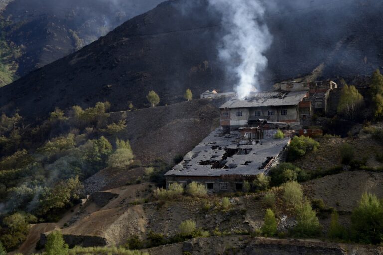 El fuego en Ourense quemó un perímetro de 4.500 kilómetros y amenazó a 11.000 construcciones, según expertos
