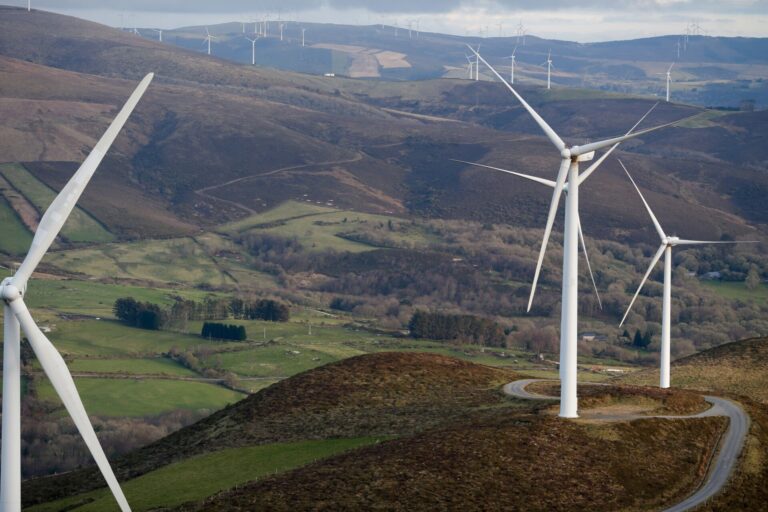 La eólica ve «prioritaria» la ejecución de las sentencias a favor de los proyectos «para desbloquear más de 2.800 MW»