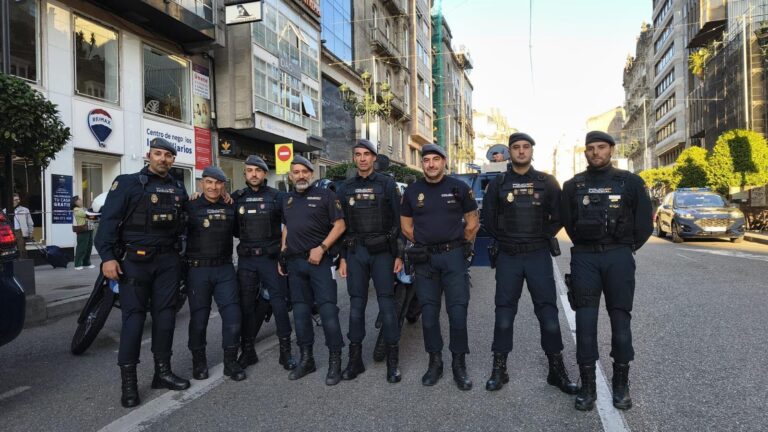 Auxilian en Vigo a un hombre que sufrió un paro cardíaco en las inmediaciones del acto del Día de la Policía Nacional