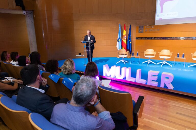Sanidade defiende el fomento de iniciativas centradas en la salud de la mujer con el foco en la atención primaria