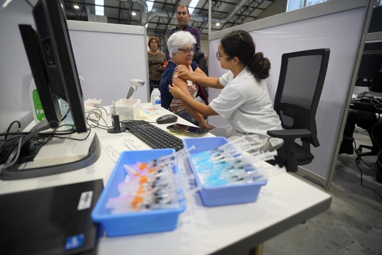 La CIG reclama un refuerzo de personal de enfermería y de servicios ante la campaña de vacunación