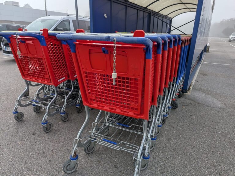 CC.OO. reprocha a la Xunta que mantenga la apertura de los comercios gallegos los domingos y festivos