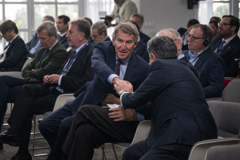 Feijóo promete «reparar» España y «tirar abajo el muro» frente a la «estrategia» de «tensión social» del Gobierno