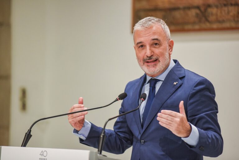 El PSOE quiere citar en el Senado a los alcaldes de Barcelona y A Coruña para abordar el impacto de la Ley de Vivienda