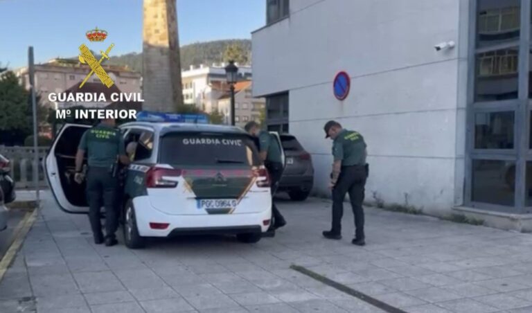 Detenidos dos vecinos de Soutomaior (Pontevedra) por amenazar y agredir a un agente fuera de servicio y a su perro