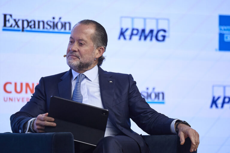 Escotet (Abanca): «No vemos motivos para salir a cotizar en este momento»