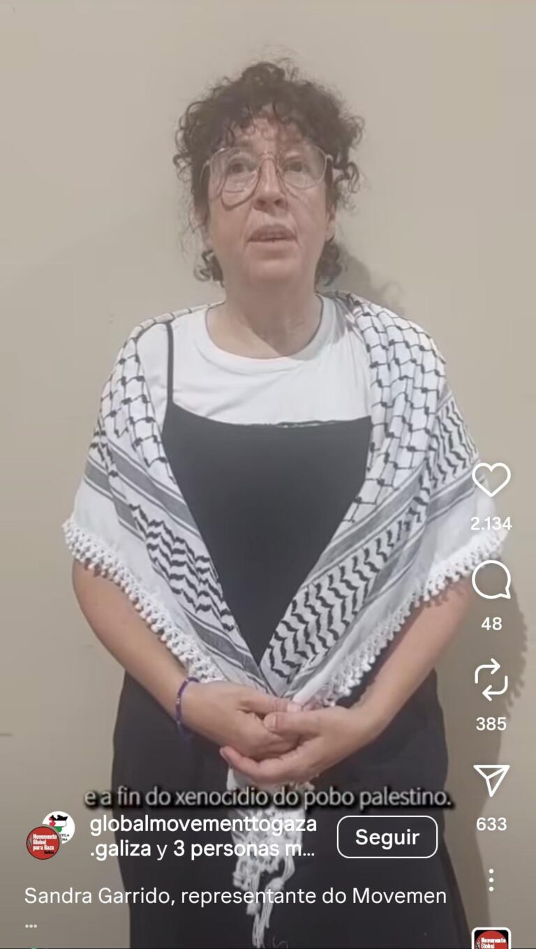 La activista gallega Sandra Garrido viajará este martes a Santiago y el patrón de barco Manu López ya regresó a Vigo