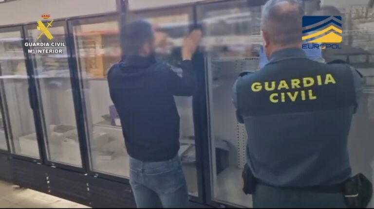Un detenido y ocho investigados en Vigo en una macrooperación estatal por vender alimentos en mal estado