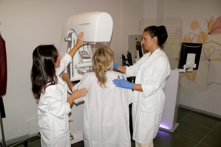 La Xunta, dispuesta a facilitar al Gobierno los datos de los cribados de cáncer: «No tenemos nada que ocultar»