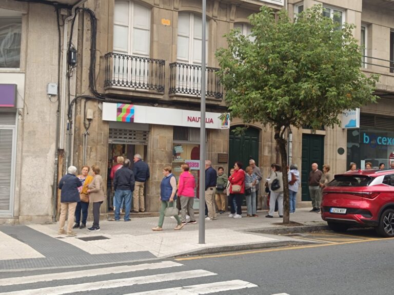 El Imserso vive su ‘día grande’ con colas desde las ocho de la mañana y destinos agotados:»Galicia siempre es la última»