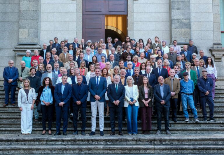 Santalices alza la colección de arte del Parlamento como la «mejor colección de arte contemporáneo pública»