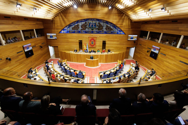 Rueda responderá sobre la vivienda para mayores cerrada en Amoreiro y las desigualades igualdes en el pleno de la Cámara