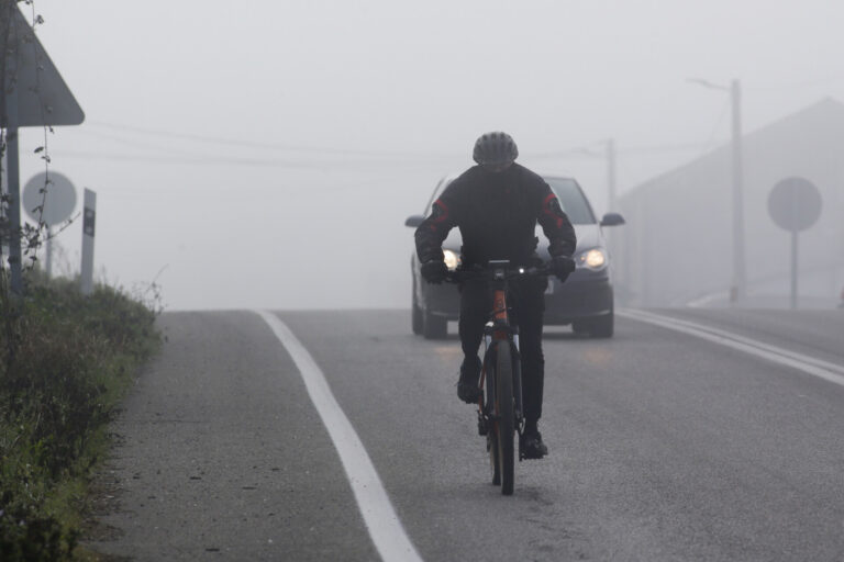 Lluvias, tormentas y niebla activan este martes alertas en 11 provincias, con avisos por nieblas en Lugo