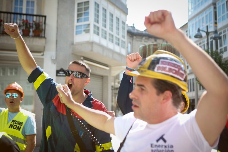 El comité de Alcoa vuelve a pedir una intervención pública temporal para que A Mariña deje de estar «en vilo»