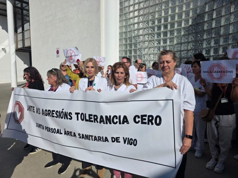 La Junta de Personal del Chuvi se concentra para denunciar una nueva agresión a una enfermera y pide «tolerancia cero»