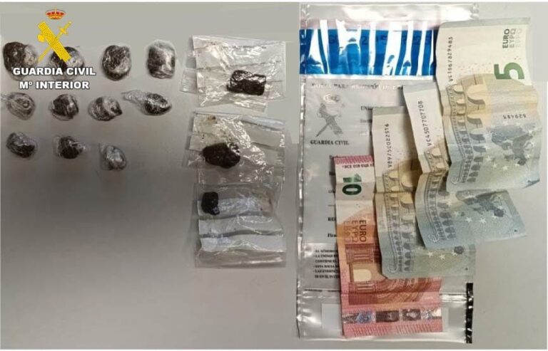 Detenido un joven de 19 años en Ares (A Coruña) al que le encontraron ocultos en su ropa 31 gramos de hachís