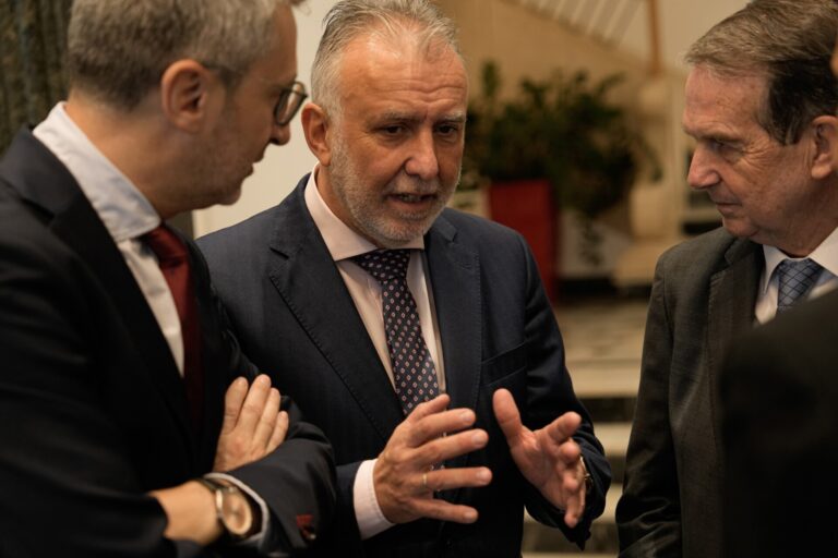 Torres pone en valor el trabajo conjunto para la transferencia de competencias a Galicia y la «magnífica relación»