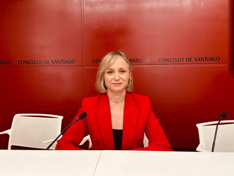 El PSOE compostelano acusa a Goretti Sanmartín de «improvisar» en la gestión de los comedores escolares