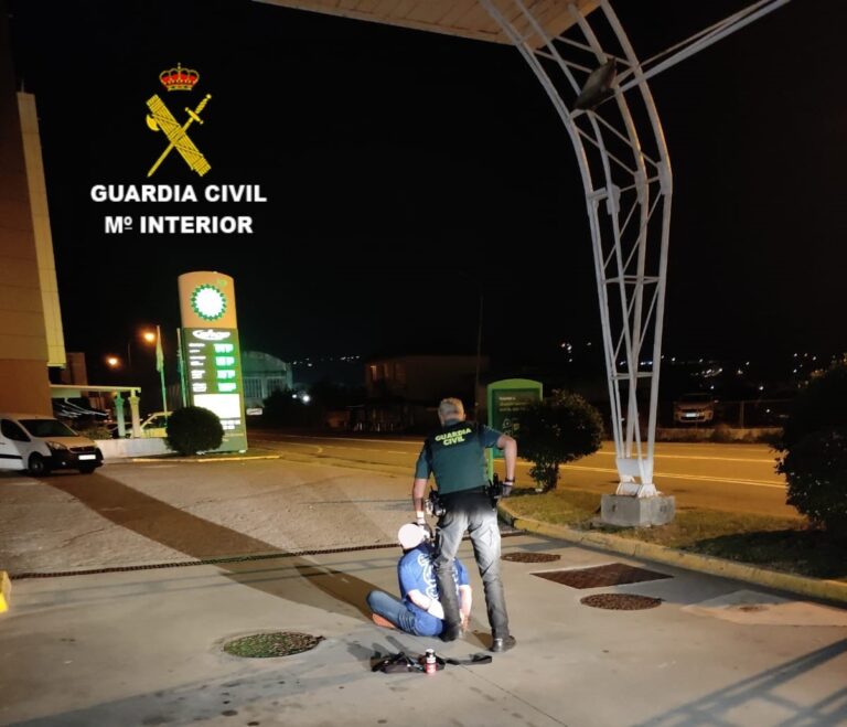 Detenido un varón tras ser sorprendido intentando robar en la tienda de una gasolinera de Vilaboa (Pontevedra)