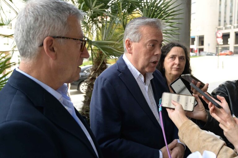 El conselleiro de Sanidade reafirma la postura de la Xunta sobre Medicina: «Mejor» descentralizar que tres facultades