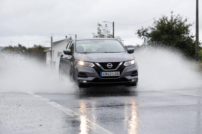Galicia registra más de 30 accidentes de tráfico en la tarde del domingo, con salidas de vías y ‘aquaplaning’