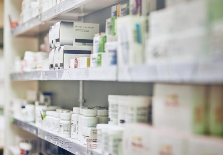 Farmacias de 18 zonas rurales de Ourense y 11 de Lugo podrán flexibilizar sus condiciones y recibirán ayudas
