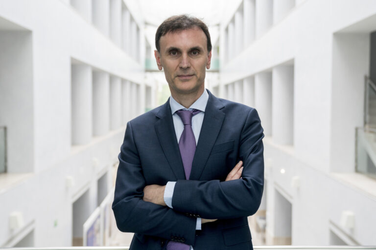El investigador Jorge Mira defiende los beneficios del cambio horario para la rutina: «El reloj no conoce estaciones»