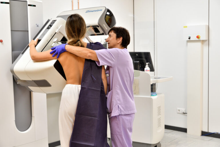 Xunta justifica su negativa a enviar los datos de cribados de cáncer al Gobierno porque son «públicos para cualquiera»