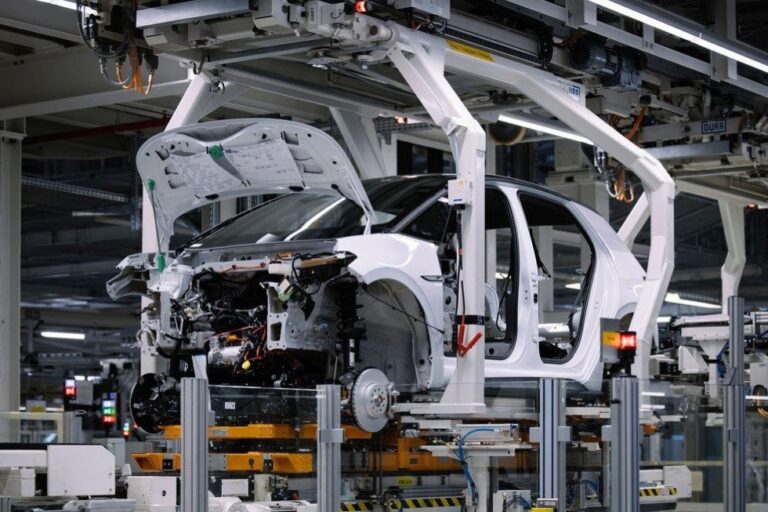La producción nacional de coches cae un 5,2% hasta septiembre, con 1,7 millones de vehículos fabricados
