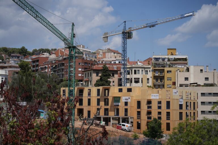 La Xunta permitirá edificar un 20% más en suelo urbano en el que al menos el 60% de vivienda que se haga sea protegida