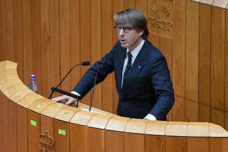 Pleno.- Facenda defiende un modelo fiscal «competitivo y progresivo» y rechaza que beneficie a los ricos