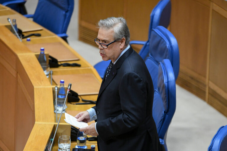 Pleno.- Sanidade defiende que los gallegos esperan 56,7 días menos para operarse que la media española