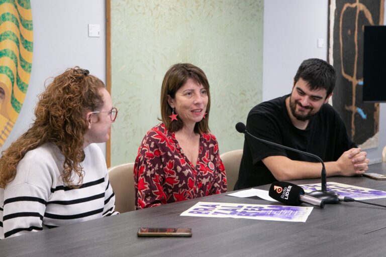 La Diputación de A Coruña presenta en la provincia ‘Brazaletes’, el gesto de rechazo al franquismo de dos futbolistas