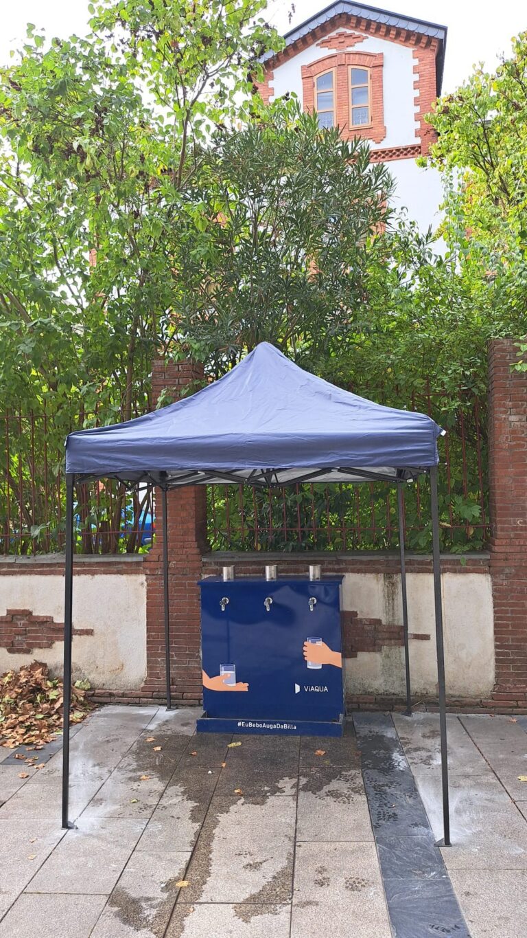 La Diputación de Ourense instala fuentes portátiles en O Barco de Valdeorras por la «turbidez» de las captaciones