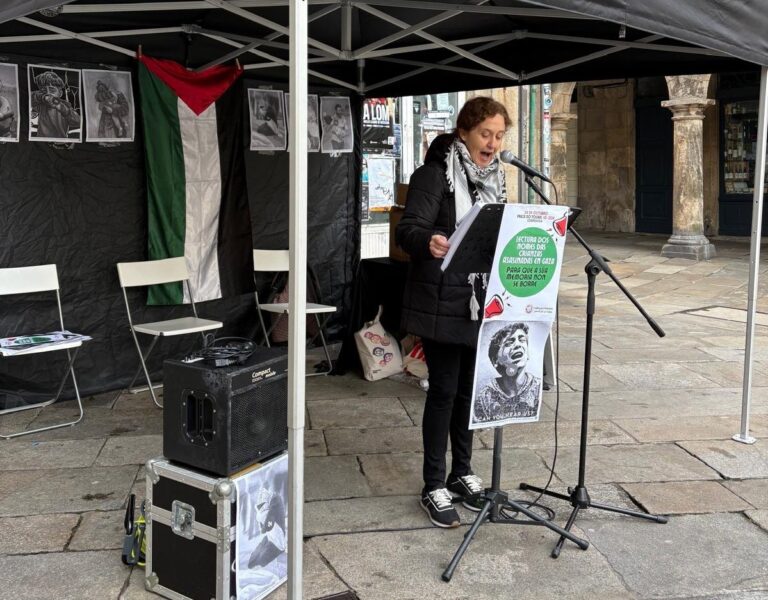 Santiago pone nombre a los niños y niñas asesinadas en Gaza: más de 70 personas participan en 10 horas de lectura