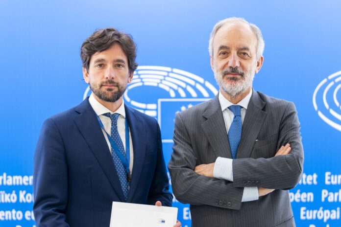 Eurodiputados gallegos del PP, Adrián Vázquez (izquierda) y Francisco Millán Mon (derecha).. PPDEG