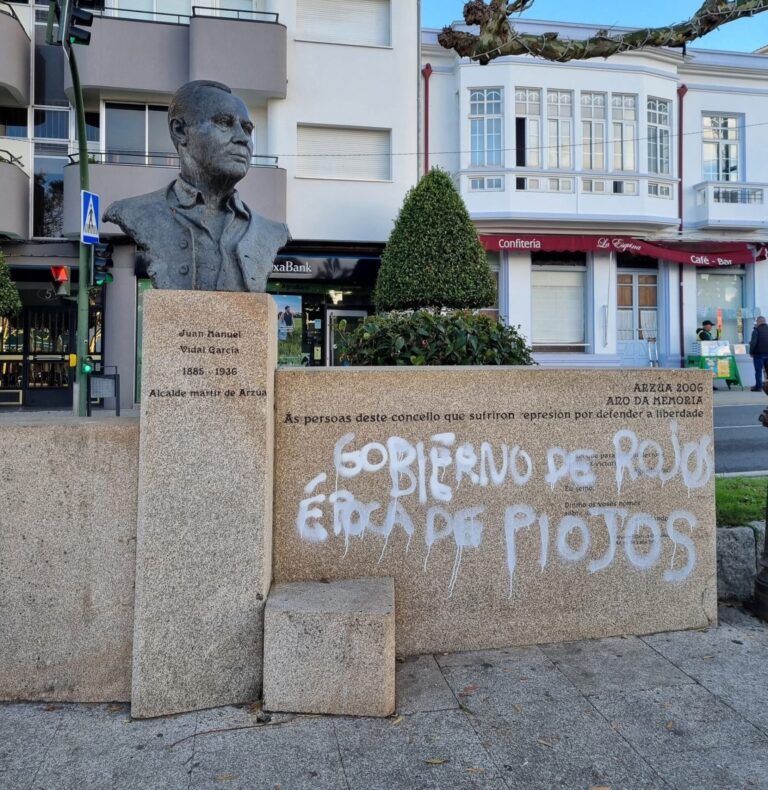 El gobierno local de Arzúa (A Coruña) condena el acto vandálico contra la escultura de Juan Vidal, alcalde fusilado