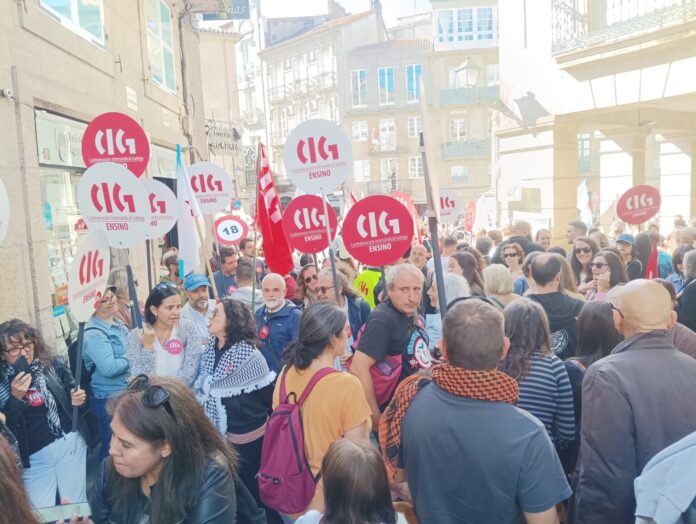 Archivo - Salida de la manifestación en la jornada de huelga de profesores en Galicia. EUROPA PRESS - Archivo