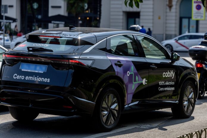 Archivo - Un vehículo de Cabify, a 31 de julio de 2025, en Madrid (España). Cabify iniciará la puesta en marcha de sus nuevas licencias VTC en Madrid después del verano, tras comenzar a recibir las primeras autorizaciones por parte de la Comunidad de Madr. Ricardo Rubio - Europa Press - Archivo